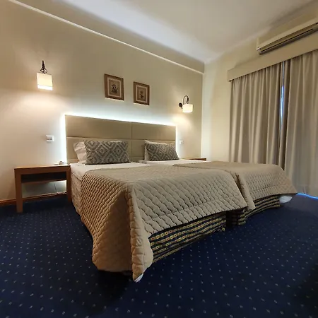 Cabecinho Hotell 3*